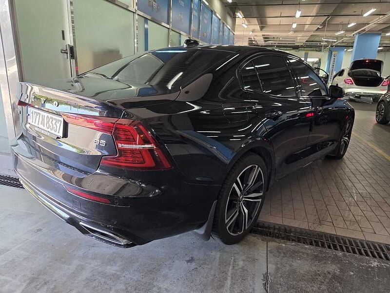 Volvo  R-Design, B5 mild hybrid