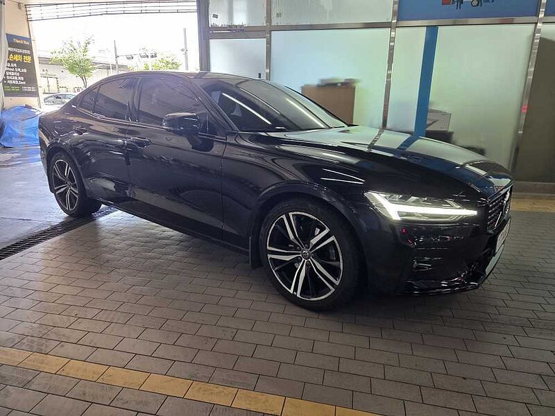 Volvo  R-Design, B5 mild hybrid