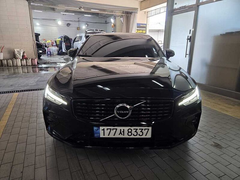 Volvo  R-Design, B5 mild hybrid