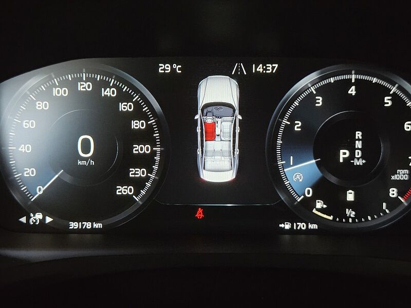 Volvo  R-Design, B5 mild hybrid