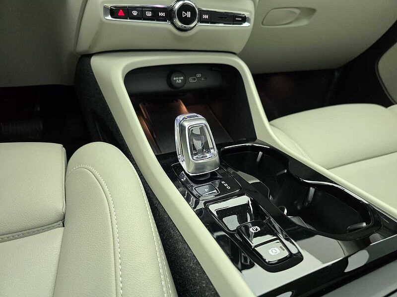 Volvo  Ultimate, B4 AWD mild hybrid, 가솔린, Bright