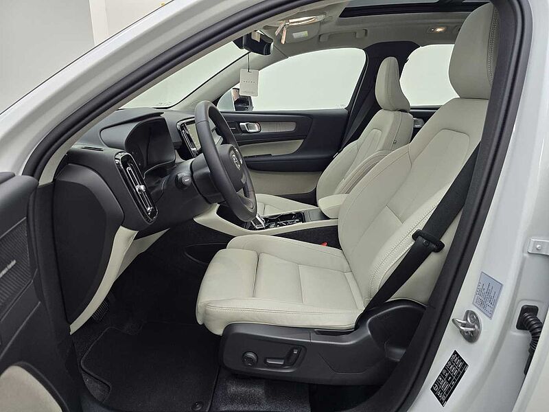 Volvo  B4 AWD Ultra Bright