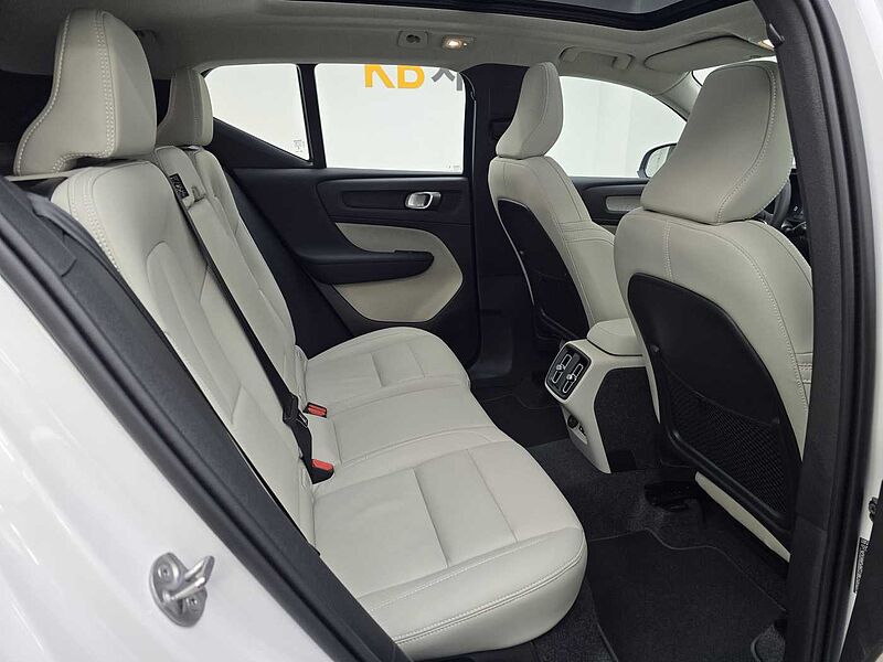 Volvo  B4 AWD Ultra Bright