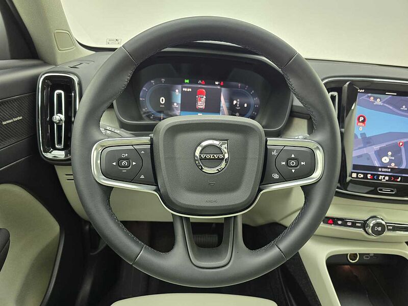 Volvo  B4 AWD Ultra Bright