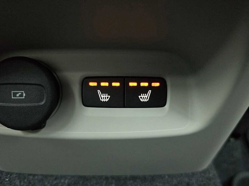 Volvo  B4 AWD Ultra Bright