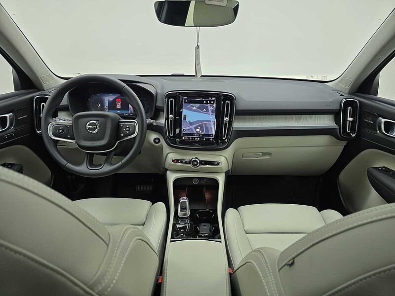 Volvo  B4 AWD Ultra Bright