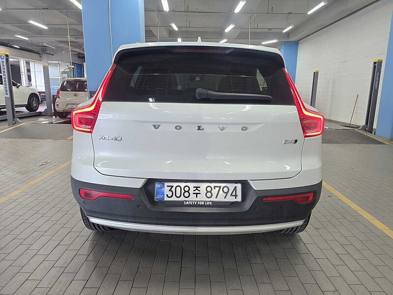 Volvo  B4 AWD Ultra Bright