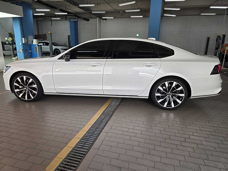 Volvo Ultra Dark