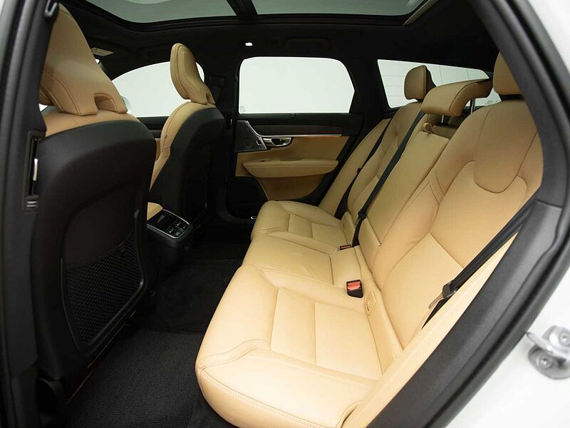 Volvo  V90 Cross Country Ultimate, B5 AWD mild hybrid, 가솔린