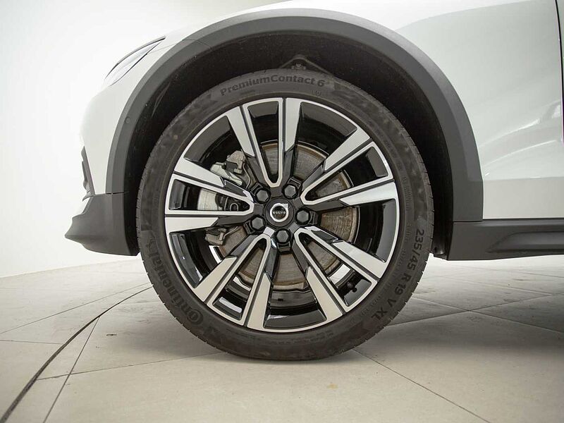 Volvo  Cross Country  B5 얼티메이트 AWD mild hybrid, 가솔린