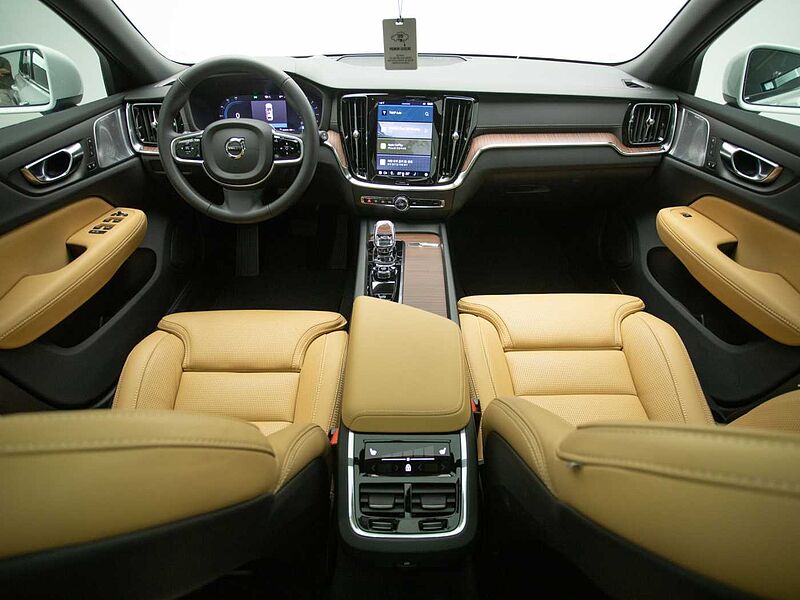 Volvo  Cross Country  B5 얼티메이트 AWD mild hybrid, 가솔린