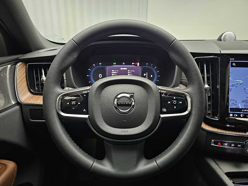 Volvo  Ultimate, B5 AWD mild hybrid, 가솔린, Bright