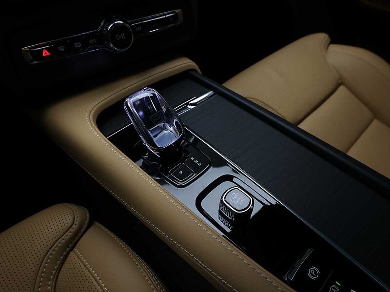 Volvo  Recharge Ultimate, T8 AWD 플러그-인 하이브리드, 전기/가솔린, 브라이트, 7 좌석
