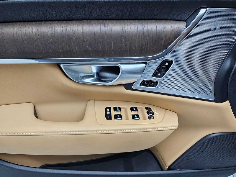 Volvo  Ultimate, B6 AWD mild hybrid, 가솔린, Bright