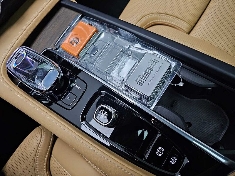 Volvo  Ultimate, B6 AWD mild hybrid, 가솔린, Bright
