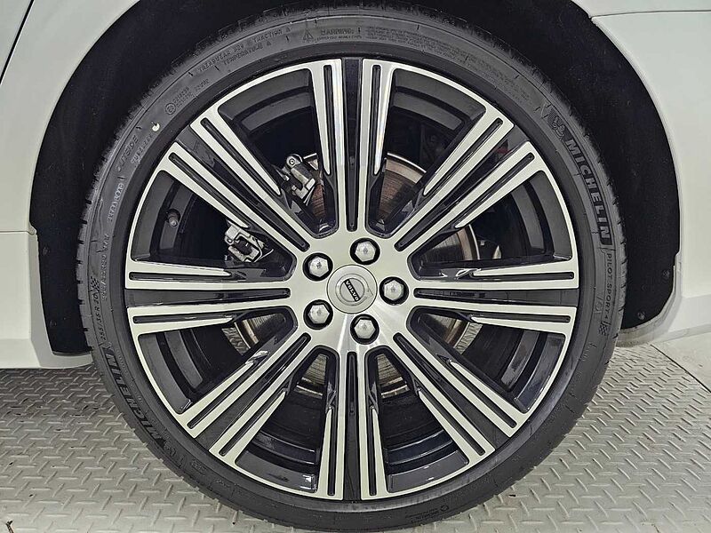 Volvo  Ultimate, B6 AWD mild hybrid, 가솔린, Bright