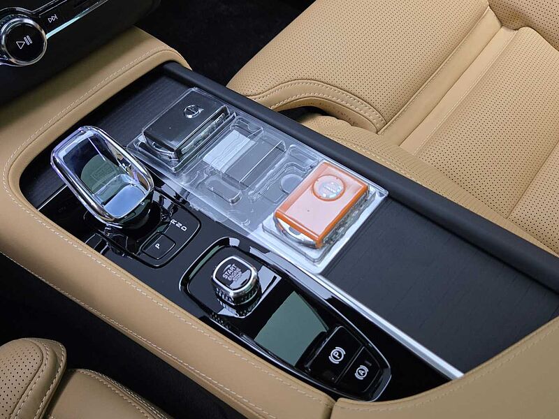 Volvo  Recharge Ultimate, T8 AWD 플러그-인 하이브리드, 전기/가솔린, 브라이트, 7 좌석