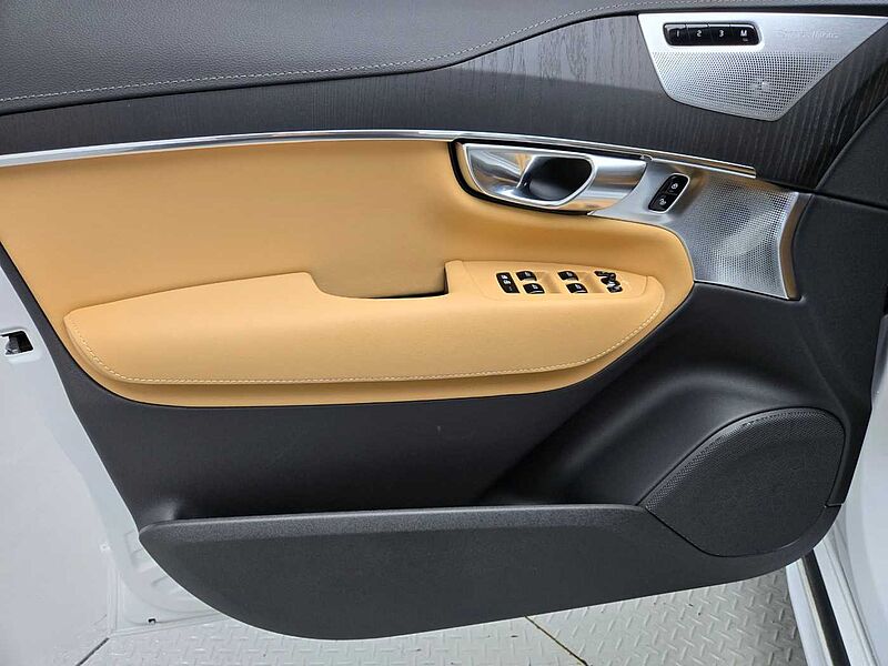 Volvo  Recharge Ultimate, T8 AWD 플러그-인 하이브리드, 전기/가솔린, 브라이트, 7 좌석