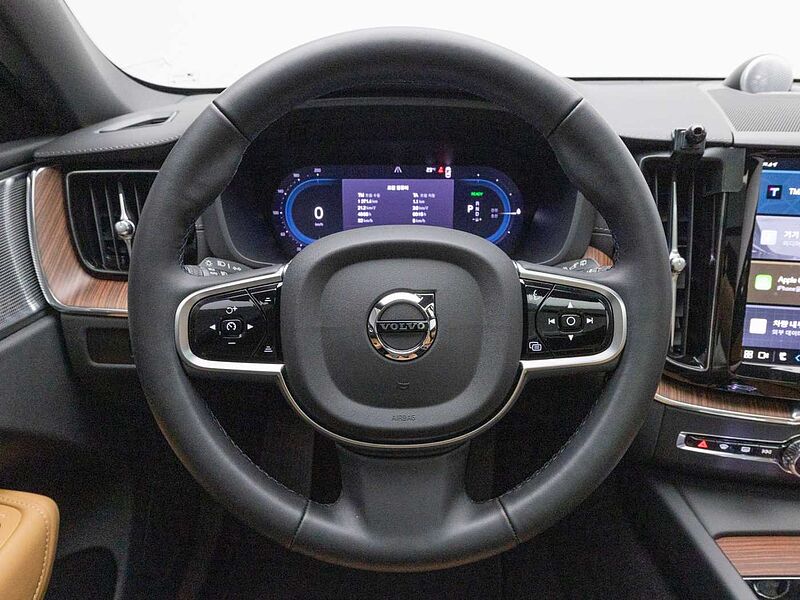 Volvo Ultra, T8 AWD 플러그-인 하이브리드, 전기/가솔린, 브라이트