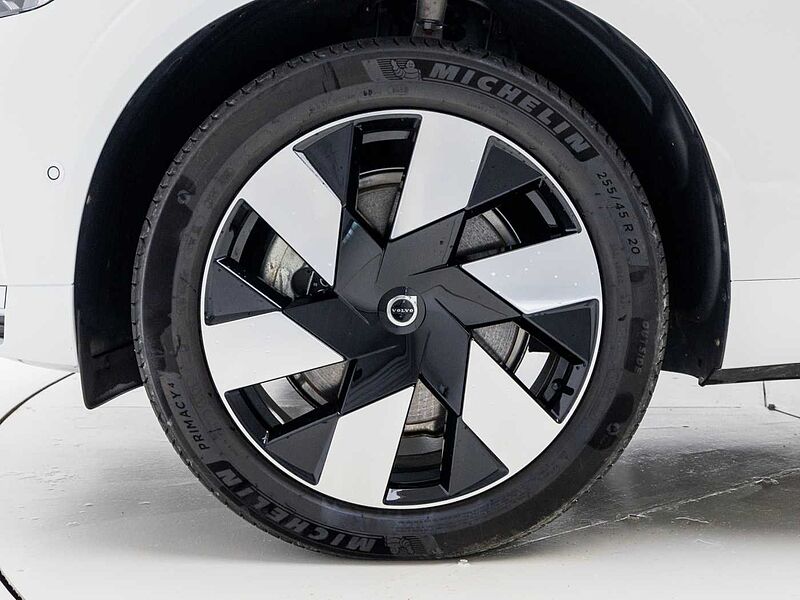 Volvo Ultra, T8 AWD 플러그-인 하이브리드, 전기/가솔린, 브라이트