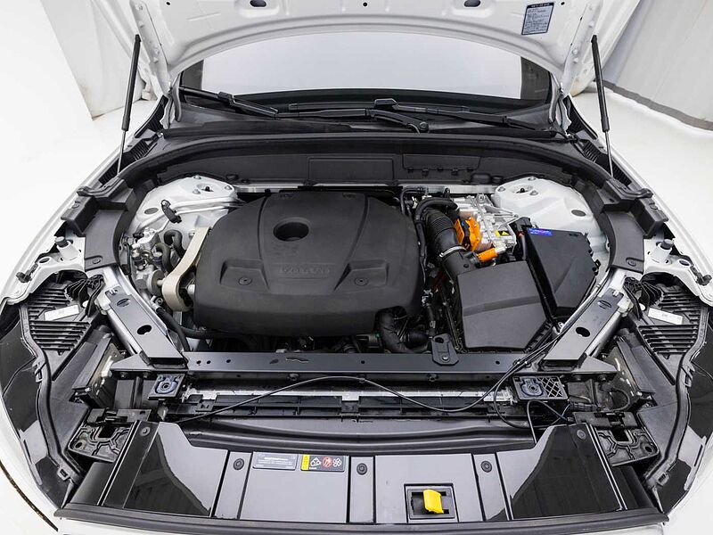 Volvo Ultra, T8 AWD 플러그-인 하이브리드, 전기/가솔린, 브라이트