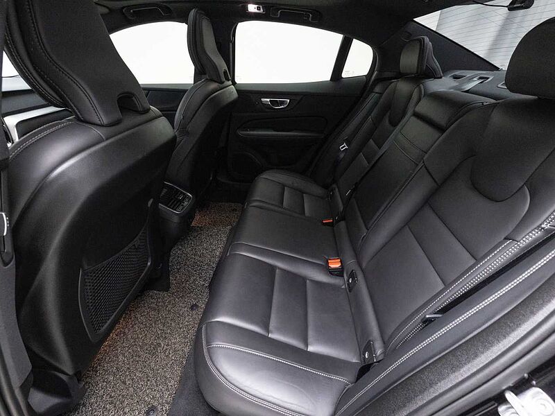 Volvo  R-Design, B5 mild hybrid