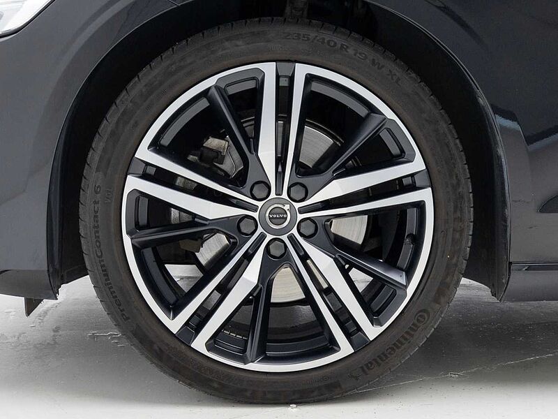 Volvo  R-Design, B5 mild hybrid