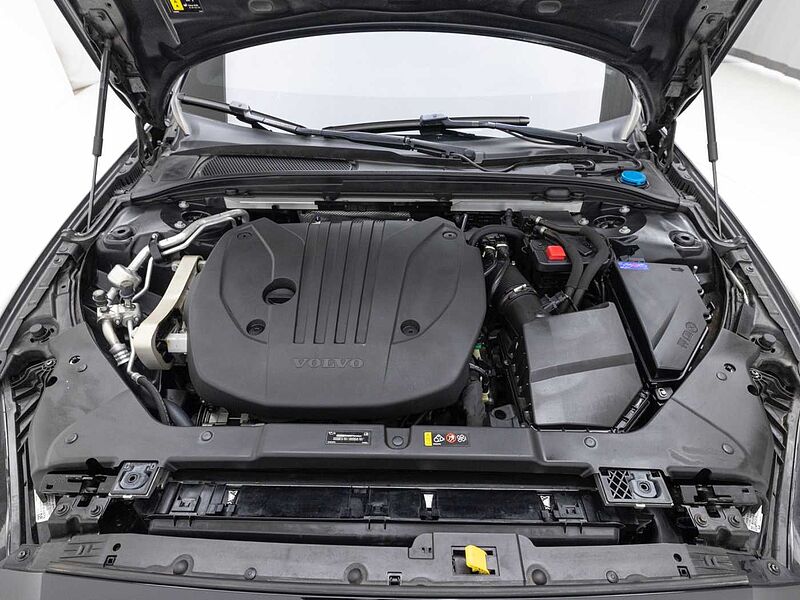 Volvo  R-Design, B5 mild hybrid