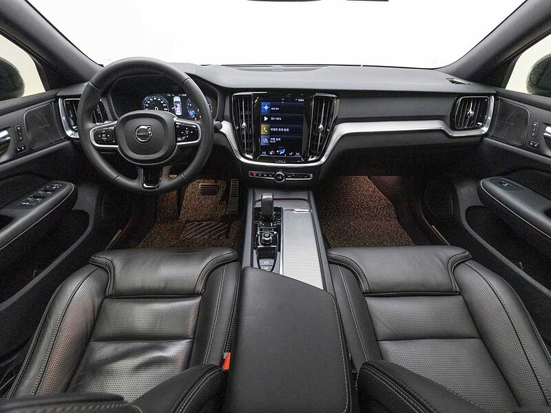 Volvo  R-Design, B5 mild hybrid