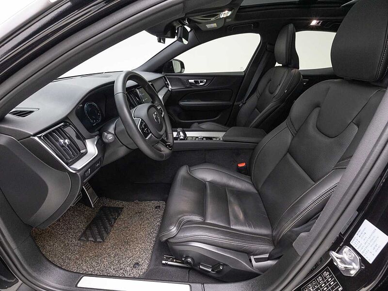 Volvo  R-Design, B5 mild hybrid