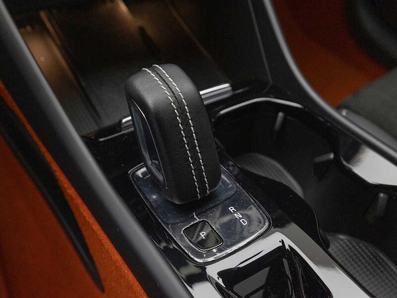 Volvo R-Design, B4 AWD Momentum