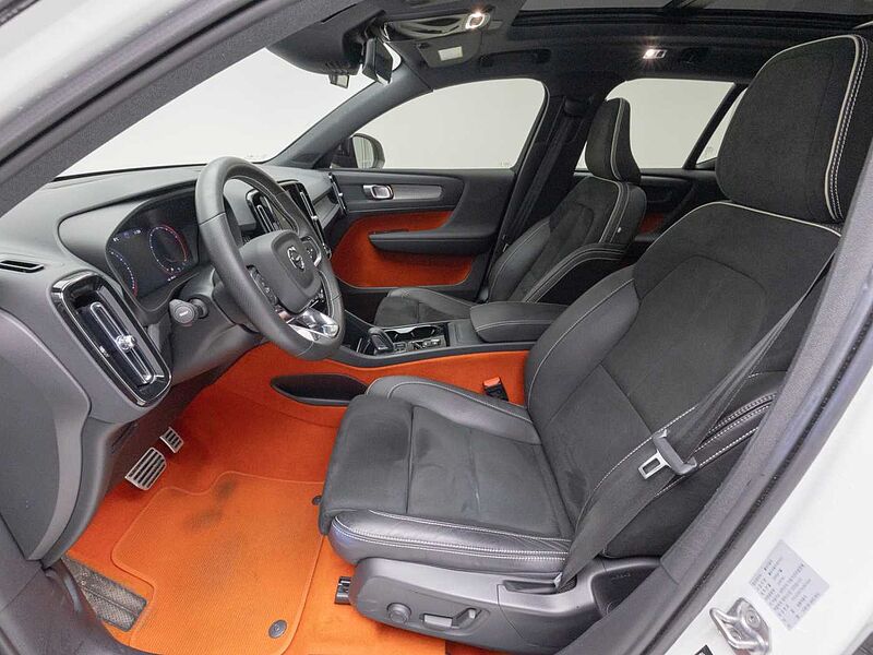 Volvo R-Design, B4 AWD Momentum