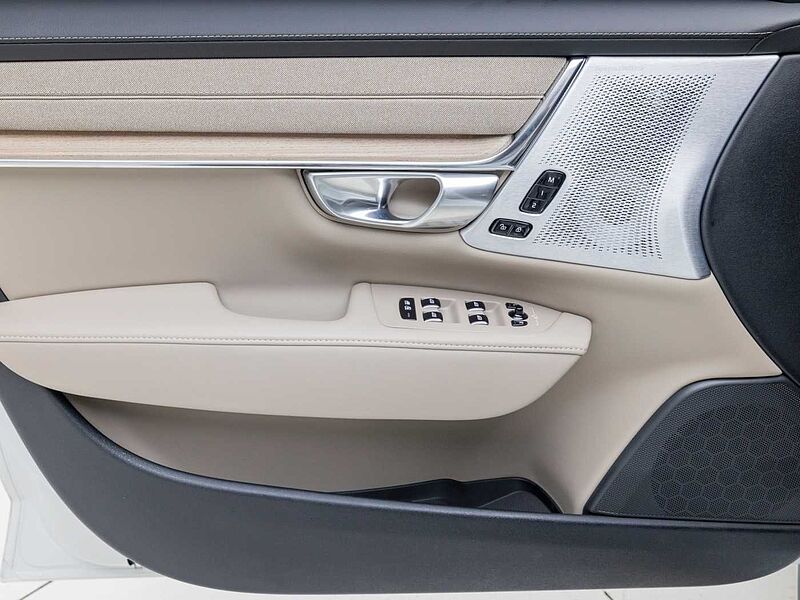 Volvo Ultra, B5 마일드 하이브리드, 가솔린, 다크