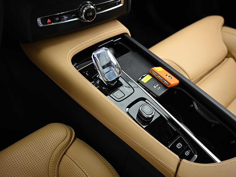 Volvo  Recharge Ultimate, T8 AWD 플러그-인 하이브리드, 전기/가솔린, 브라이트, 7 좌석