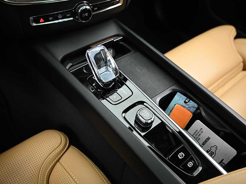 Volvo  Ultimate, B6 AWD mild hybrid, 가솔린, Bright