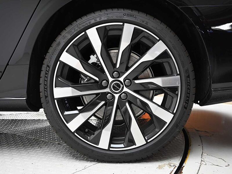 Volvo  Ultra, B5 마일드 하이브리드, 가솔린, 다크