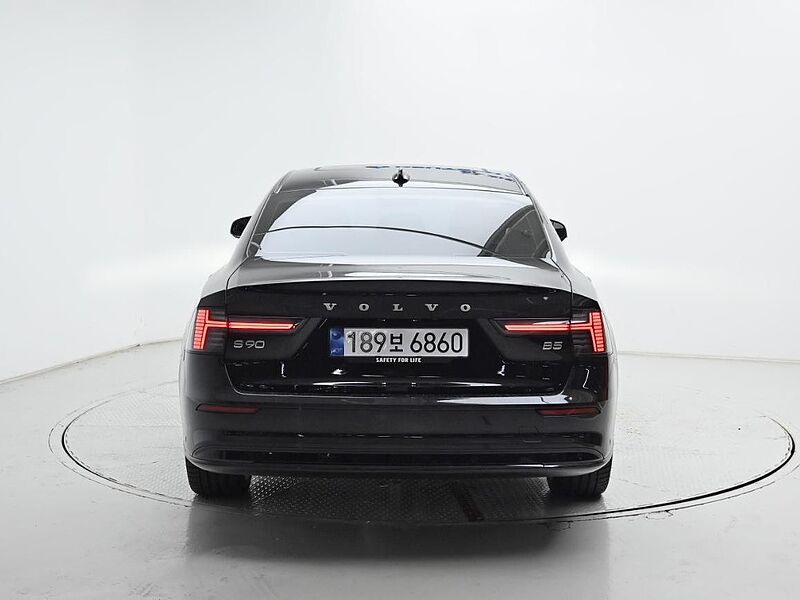 Volvo Ultra, B5 마일드 하이브리드, 가솔린, 다크