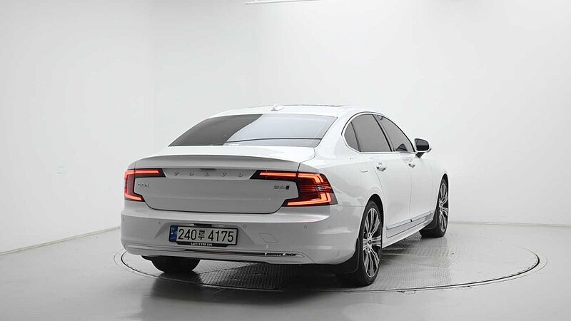 Volvo  Ultimate, B6 AWD mild hybrid, 가솔린, Bright
