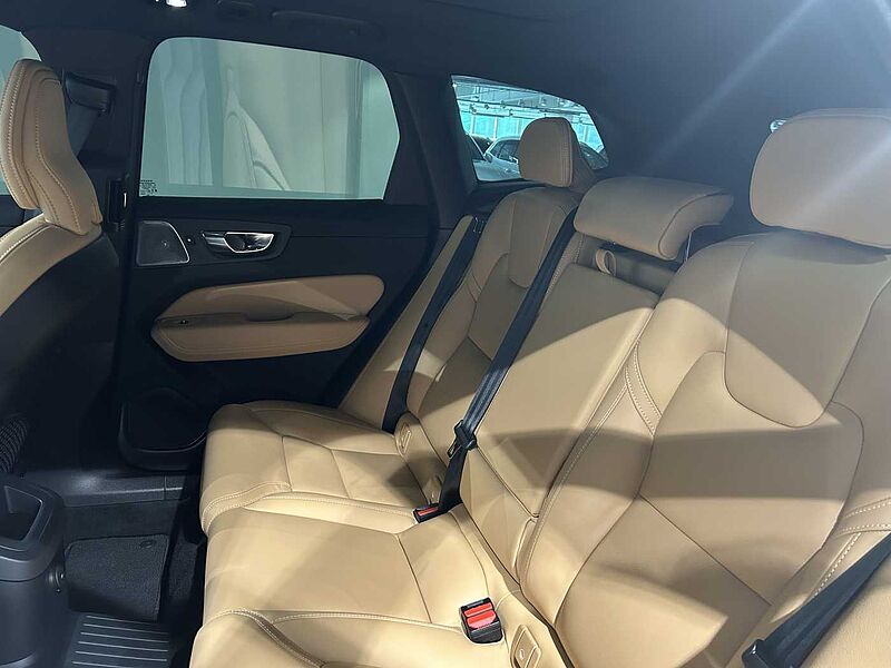 Volvo  Ultra, T8 AWD  브라이트