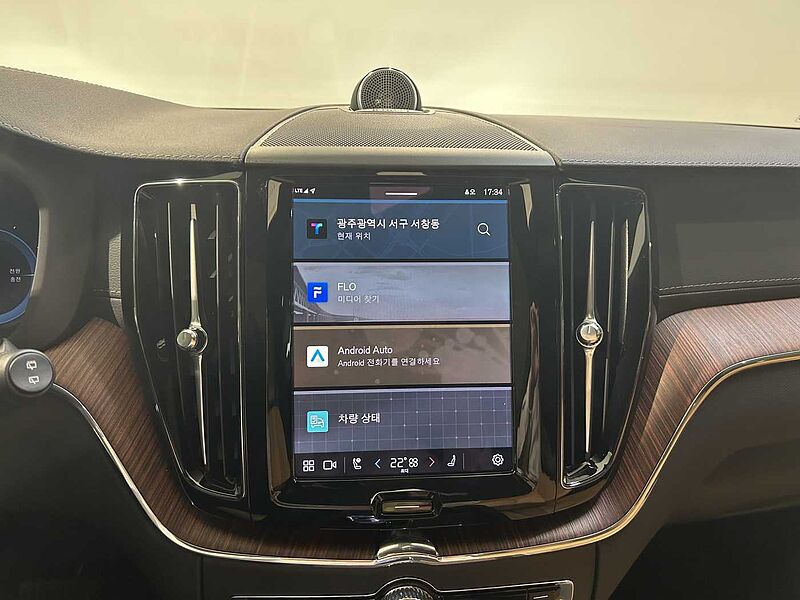 Volvo  Ultra, T8 AWD  브라이트