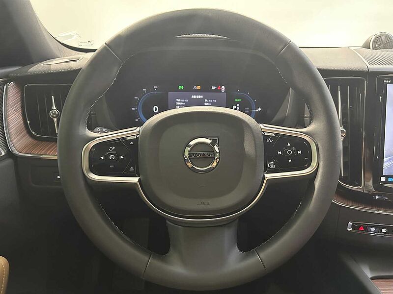 Volvo  Ultra, T8 AWD  브라이트