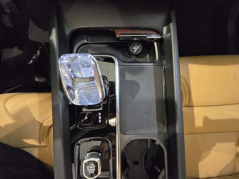 Volvo  Ult Bright, B5 AWD