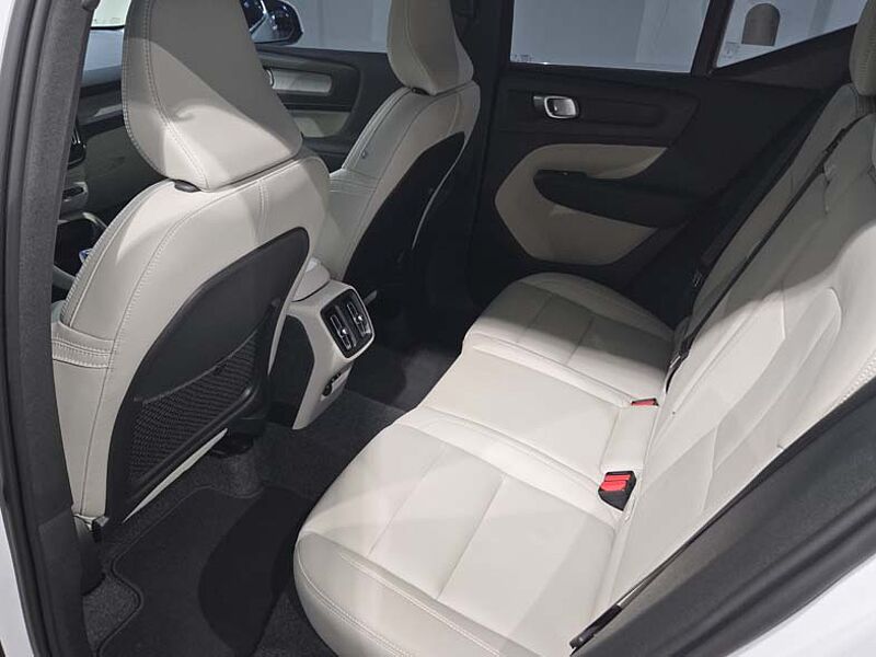 Volvo  Ultra, B4 AWD 울트라 브라이트