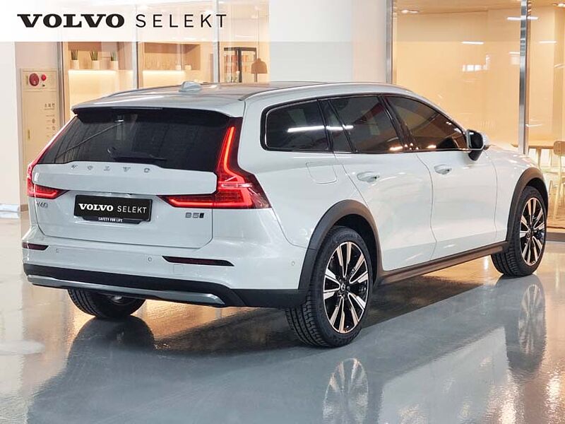 Volvo  Ultra, B5 AWD