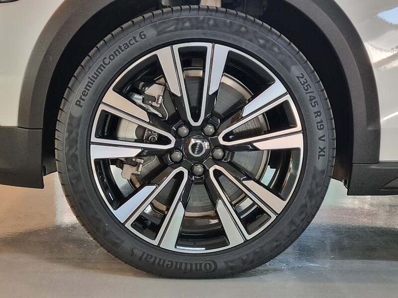 Volvo  Ultra, B5 AWD