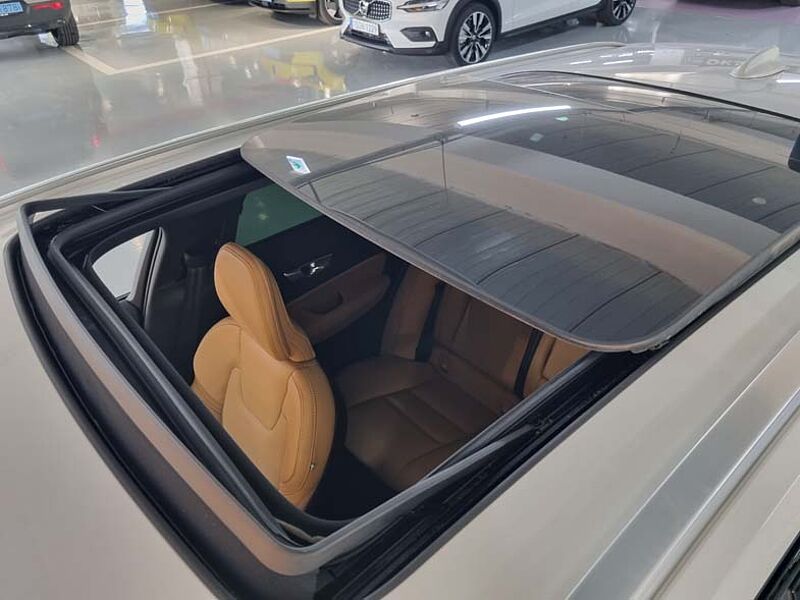 Volvo  Ultra, B5 AWD