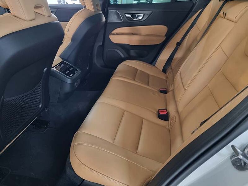 Volvo  Ultra, B5 AWD