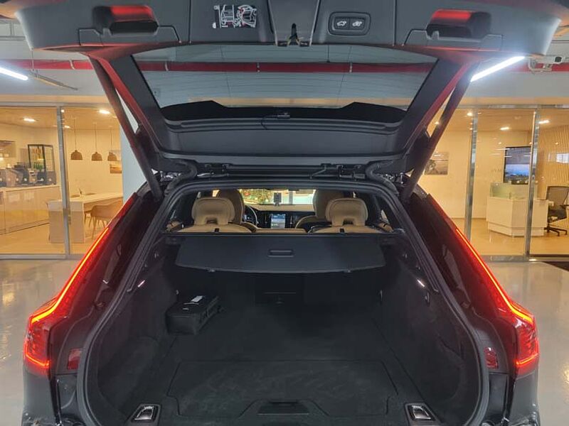 Volvo Ultimate, B5 AWD