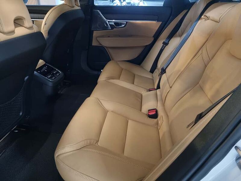 Volvo Ultimate, B5 AWD