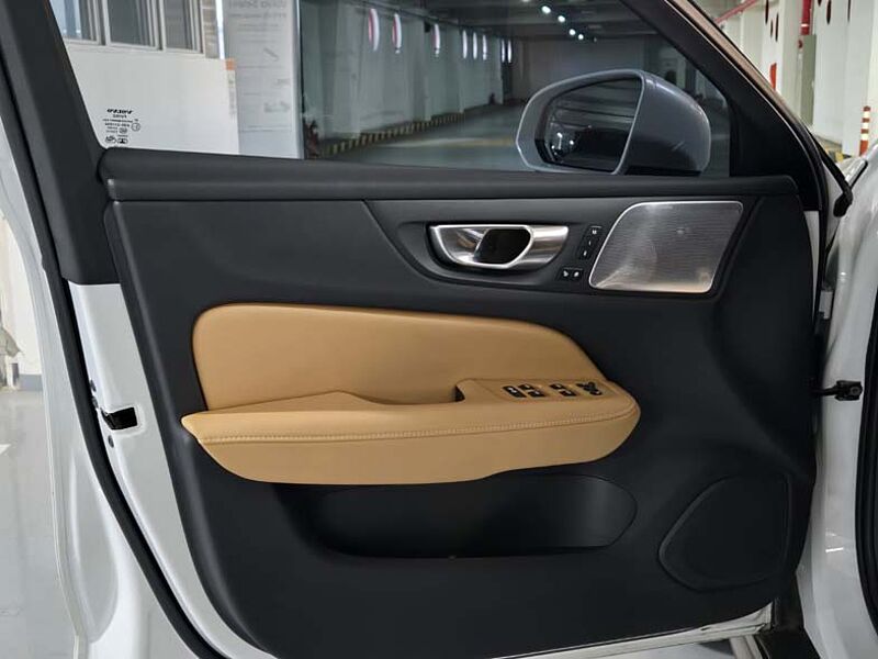 Volvo  Ultimate, B5 AWD